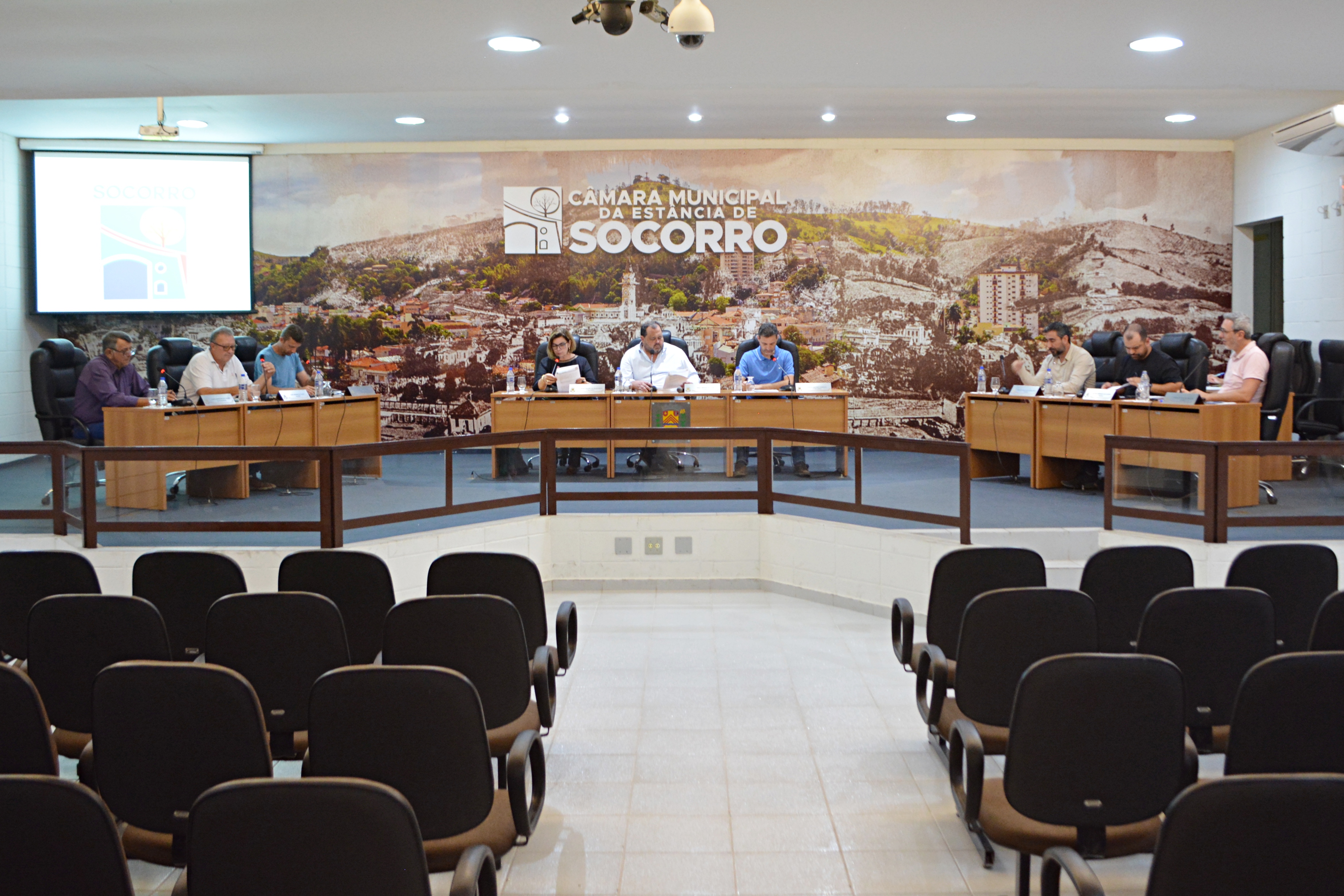 Câmara aprova concessão de homenagem a professores.