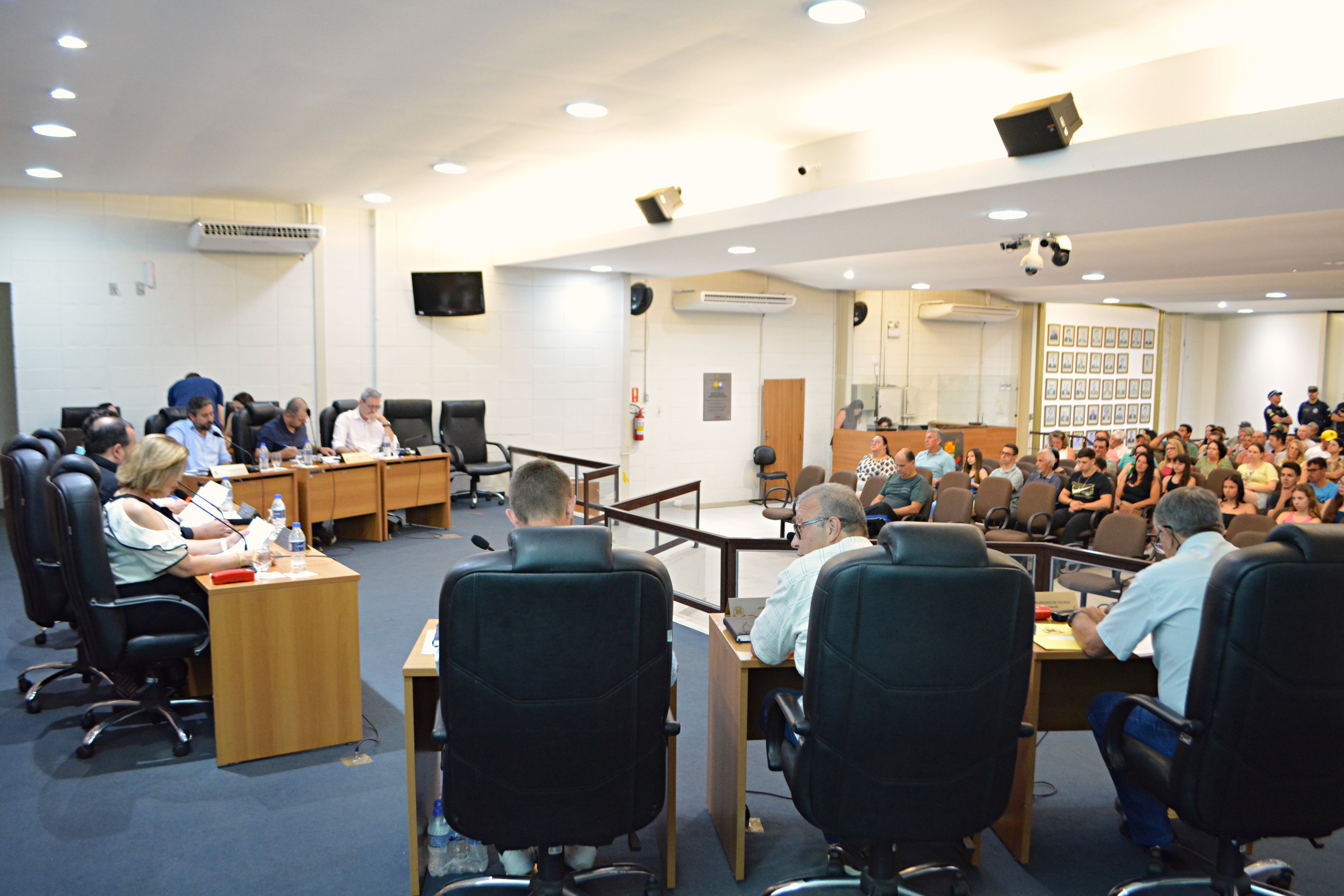 Câmara instaura comissão para apurar denúncia sobre comunicação institucional da Prefeitura.