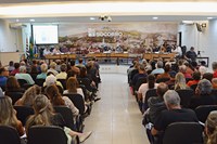 Câmara vota pelo recebimento de denúncia contra prefeito