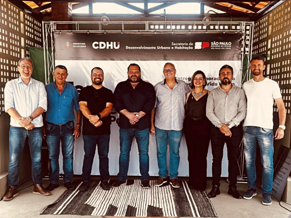 Vereadores participam de entrega de habitações do Vida Longa.